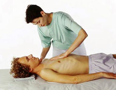 Massage pour l'ostéochondrose thoracique pour soulager la douleur et les spasmes