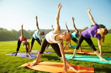 Réaliser une série d'exercices pour renforcer les muscles du dos en cas d'ostéochondrose thoracique